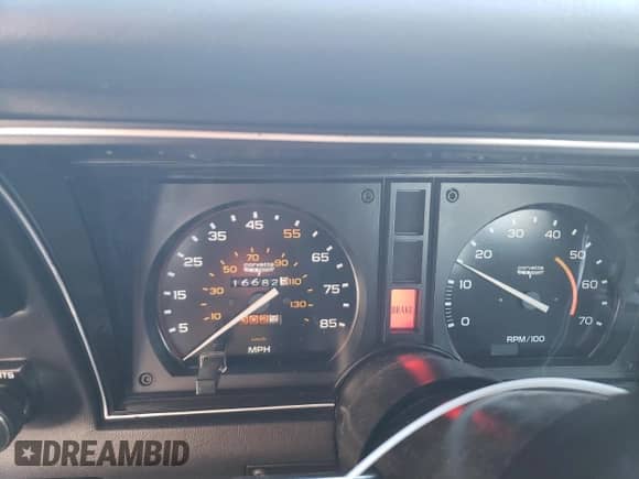 1981 Chevrolet Corvette с VIN 1G1AY8765BS402764, выставлен на аукционе Copart как лот 75602154 с пробегом 16 682 миль миль и Списание • Salvage title. История ставок и продаж доступна на DreamBid. Изображение 9.