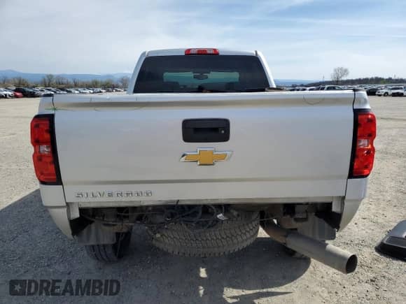 2016 Chevrolet Silverado 2500HD Work Truck z VIN 1GC1KUE85GF300886, wystawiony jako Copart lot #48476585 z przebiegiem 113 934 mil mil oraz Szkoda całkowita • Salvage title. Historia ofert i sprzedaży dostępna na DreamBid. Obrazek 6.