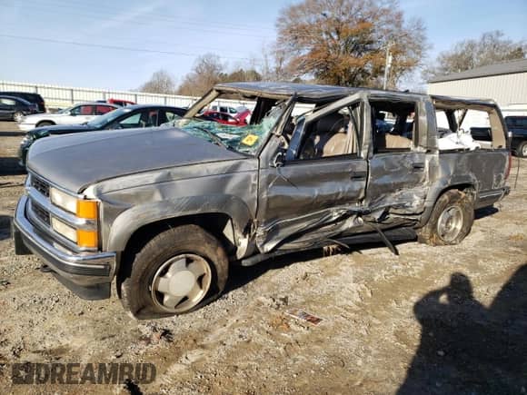 1999 Chevrolet Suburban with VIN 1GNFK16R9XJ570798, listed as a Copart auction lot 84502844 with 316,003 mi miles and Salvage title. Bid and sale history available at DreamBid. Image 1.