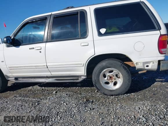 1998 Ford Explorer XLT с VIN 1FMZU32P3WZA91658, выставлен на аукционе IAAI как лот 43497382 с пробегом 259 687 миль миль и . История ставок и продаж доступна на DreamBid. Изображение 6.