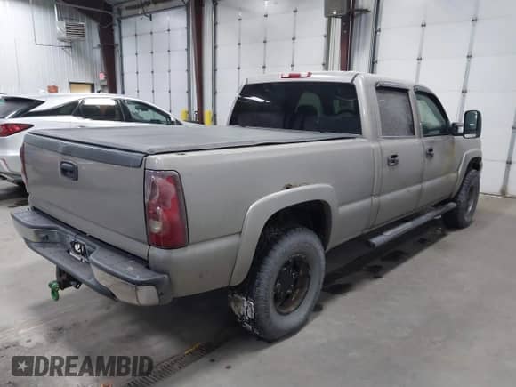 2003 Chevrolet Silverado 1500HD LT with VIN 1GCGK13U23F142493, listed as a IAAI auction lot 41354080 with 256,725 mi miles and . Bid and sale history available at DreamBid. Image 4.