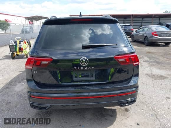 2024 Volkswagen Tiguan SE R-Line Black с VIN 3VVCB7AX9RM199007, выставлен на аукционе IAAI как лот 42670002 с пробегом 11 298 миль миль и . История ставок и продаж доступна на DreamBid. Изображение 16.