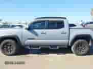 2019 Toyota Tacoma SR с VIN 3TMCZ5AN2KM282555, выставлен на аукционе IAAI как лот 43535063 с пробегом 83 373 миль миль и . История ставок и продаж доступна на DreamBid. Изображение 14.