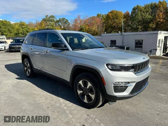 2024 Jeep Grand Cherokee with VIN 1C4RJYB63RC124893, listed as a Copart auction lot 90138765 with 55,721 mi miles and Clean title. Bid and sale history available at DreamBid. Image 4.