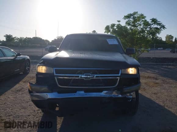 2007 Chevrolet Silverado 1500HD LT1 z VIN 1GCGC13U17F197536, wystawiony jako IAAI lot #42167105 z przebiegiem 177 604 mil mil oraz . Historia ofert i sprzedaży dostępna na DreamBid. Obrazek 12.
