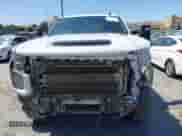 2020 Chevrolet Silverado 2500HD Work Truck z VIN 1GC1YLEY7LF237809, wystawiony jako IAAI lot #42468327 z przebiegiem 117 826 mil mil oraz . Historia ofert i sprzedaży dostępna na DreamBid. Obrazek 6.