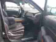 2017 Chevrolet Suburban Premier z VIN 1GNSCJKC4HR127667, wystawiony jako IAAI lot #41936945 z przebiegiem 139 006 mil mil oraz . Historia ofert i sprzedaży dostępna na DreamBid. Obrazek 5.