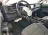 2023 Toyota Tacoma SR z VIN 3TYSX5EN8PT021969, wystawiony jako Copart lot #68471115 z przebiegiem Nie podano mil oraz Szkoda całkowita • Salvage title. Historia ofert i sprzedaży dostępna na DreamBid. Obrazek 8.