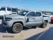 2021 Toyota Tacoma SR5 z VIN 5TFAZ5CN4MX097831, wystawiony jako IAAI lot #43320227 z przebiegiem 31 588 mil mil oraz . Historia ofert i sprzedaży dostępna na DreamBid. Obrazek 14.