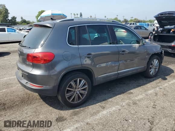2013 Volkswagen Tiguan SE z VIN WVGAV3AXXDW606925, wystawiony jako Copart lot #64238585 z przebiegiem 131 779 mil mil oraz Szkoda całkowita • Salvage title. Historia ofert i sprzedaży dostępna na DreamBid. Obrazek 3.