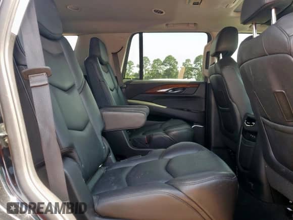 2020 Cadillac Escalade Luxury с VIN 1GYS4BKJ4LR174016, выставлен на аукционе Copart как лот 60027385 с пробегом 100 280 миль миль и Списание • Salvage title. История ставок и продаж доступна на DreamBid. Изображение 11.