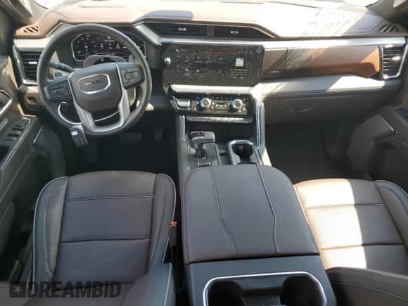 2024 GMC Sierra 1500 Denali z VIN 3GTUUGEL5RG282968, wystawiony jako Copart lot #80407365 z przebiegiem 3 707 mil mil oraz Czysty tytuł • Clean title. Historia ofert i sprzedaży dostępna na DreamBid. Obrazek 8.