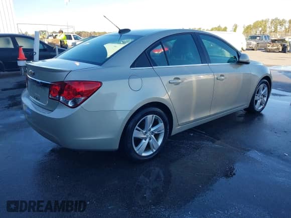 2015 Chevrolet Cruze Diesel z VIN 1G1P75SZ8F7188150, wystawiony jako IAAI lot #41299653 z przebiegiem 152 717 mil mil oraz . Historia ofert i sprzedaży dostępna na DreamBid. Obrazek 4.