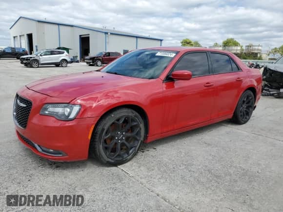 2015 Chrysler 300 S with VIN 2C3CCABGXFH797337, listed as a Copart auction lot 71586024 with 152,869 mi miles and Salvage title. Bid and sale history available at DreamBid. Image 1.