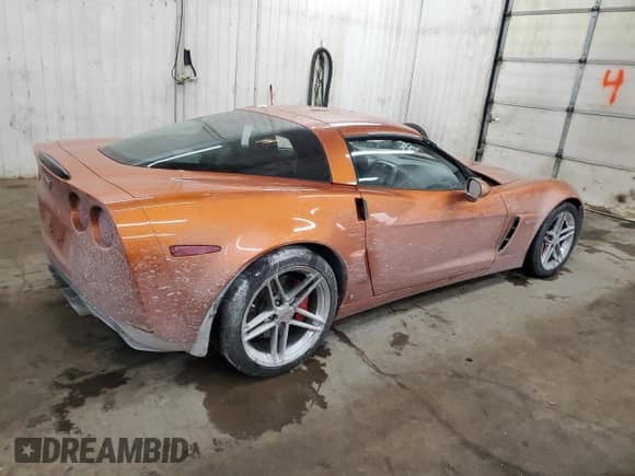 2007 Chevrolet Corvette Z06 с VIN 1G1YY26E275127106, выставлен на аукционе Copart как лот 42540335 с пробегом 25 824 миль миль и Списание • Salvage title. История ставок и продаж доступна на DreamBid. Изображение 3.