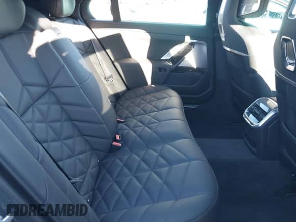 2024 BMW 7 Series 740i с VIN WBA23EH08RCS16947, выставлен на аукционе IAAI как лот 41637634 с пробегом 12 576 миль миль и . История ставок и продаж доступна на DreamBid. Изображение 8.