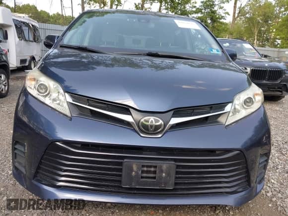 2018 Toyota Sienna LE Auto Access Seat с VIN 5TDKZ3DC5JS919690, выставлен на аукционе IAAI как лот 42874442 с пробегом 85 209 миль миль и . История ставок и продаж доступна на DreamBid. Изображение 12.