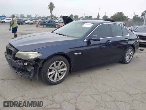 2014 BMW 5 Series 528i z VIN WBA5A5C57ED502055, wystawiony jako IAAI lot #43089502 z przebiegiem 88 448 mil mil oraz . Historia ofert i sprzedaży dostępna na DreamBid. Obrazek 2.