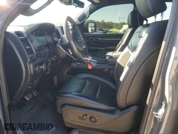 2023 Ram 1500 TRX z VIN 1C6SRFU97PN660101, wystawiony jako Copart lot #81612095 z przebiegiem 47 174 mil mil oraz Szkoda całkowita • Salvage title. Historia ofert i sprzedaży dostępna na DreamBid. Obrazek 7.