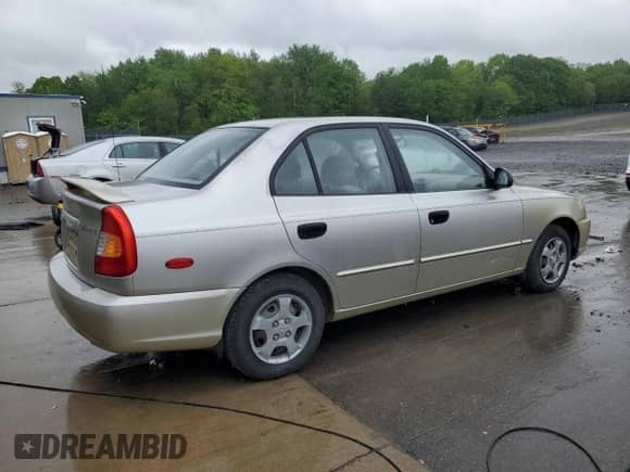 2002 Hyundai Accent GL z VIN KMHCG45C12U355561, wystawiony jako Copart lot #54546945 z przebiegiem 22 893 mil mil oraz Szkoda całkowita • Salvage title. Historia ofert i sprzedaży dostępna na DreamBid. Obrazek 3.