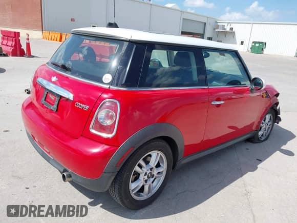 2012 MINI Hardtop with VIN WMWSU3C52CT542027, listed as a IAAI auction lot 42572780 with 122,496 mi miles and . Bid and sale history available at DreamBid. Image 4.