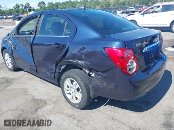 2015 Chevrolet Sonic LT с VIN 1G1JC5SB5F4177676, выставлен на аукционе IAAI как лот 42230662 с пробегом 155 884 миль миль и . История ставок и продаж доступна на DreamBid. Изображение 3.