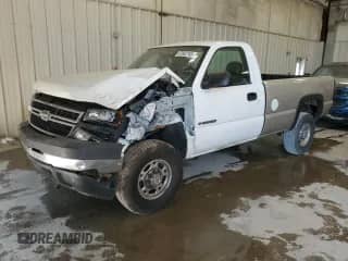 2006 Chevrolet Silverado 2500HD LS с VIN 1GCHC24U26E189877, выставлен на аукционе Copart как лот 67852755 с пробегом Не указан миль и На запчасти • Non repairable. История ставок и продаж доступна на DreamBid. Изображение 1.