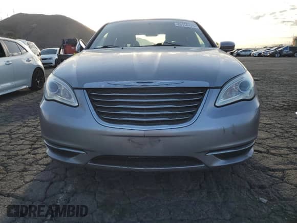2014 Chrysler 200 LX с VIN 1C3CCBAB6EN231046, выставлен на аукционе Copart как лот 85156475 с пробегом 113 824 миль миль и Списание • Salvage title. История ставок и продаж доступна на DreamBid. Изображение 5.
