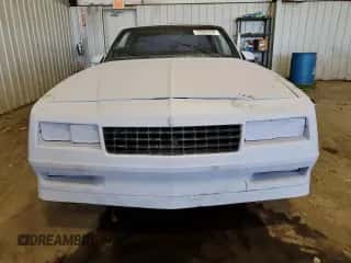 1988 Chevrolet Monte Carlo z VIN 1G1GZ11G3JP115201, wystawiony jako Copart lot #75502454 z przebiegiem 71 006 mil mil oraz Szkoda całkowita • Salvage title. Historia ofert i sprzedaży dostępna na DreamBid. Obrazek 5.