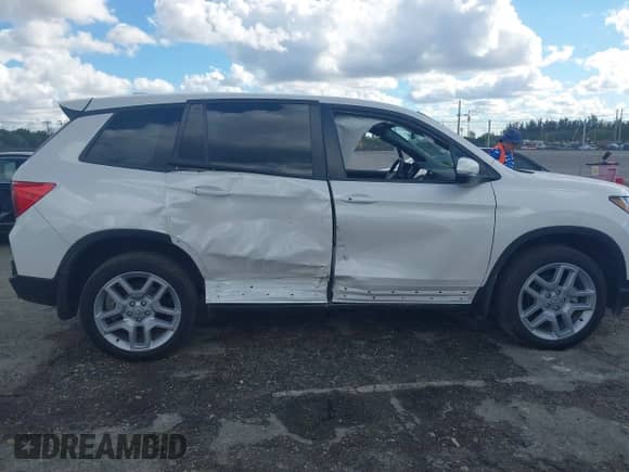 2025 Honda Passport EX-L с VIN 5FNYF8H52SB001266, выставлен на аукционе IAAI как лот 41655256 с пробегом 5 622 миль миль и . История ставок и продаж доступна на DreamBid. Изображение 17.
