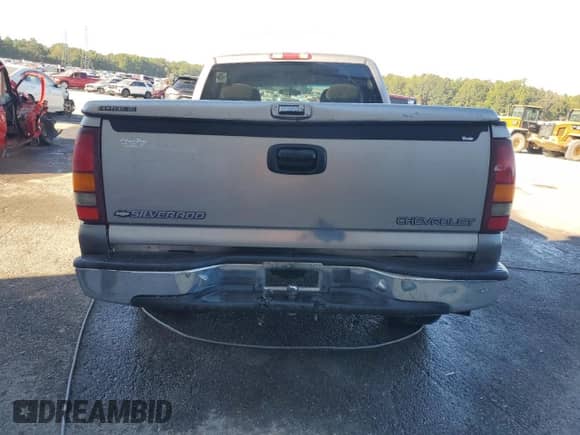 2000 Chevrolet Silverado 1500 LS z VIN 2GCEC19T9Y1249882, wystawiony jako Copart lot #84471475 z przebiegiem 213 077 mil mil oraz Szkoda całkowita • Salvage title. Historia ofert i sprzedaży dostępna na DreamBid. Obrazek 6.