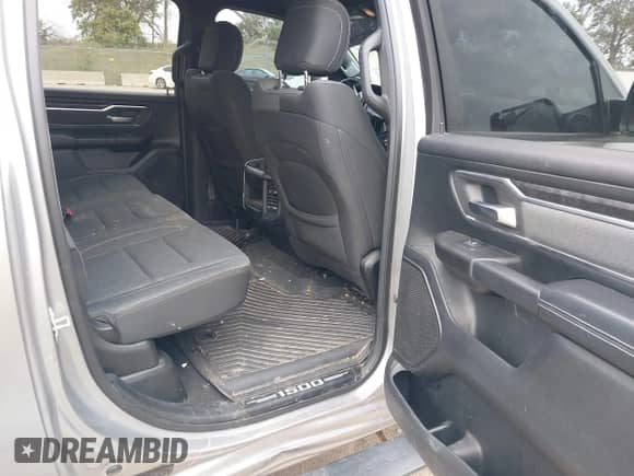 2019 Ram 1500 Big Horn z VIN 1C6RRFFG6KN674459, wystawiony jako IAAI lot #43144182 z przebiegiem 108 916 mil mil oraz . Historia ofert i sprzedaży dostępna na DreamBid. Obrazek 8.