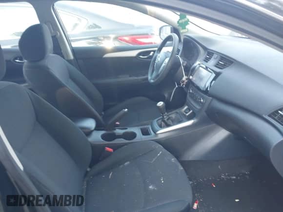 2019 Nissan Sentra S z VIN 3N1AB7AP4KY370902, wystawiony jako IAAI lot #42790974 z przebiegiem 100 917 mil mil oraz . Historia ofert i sprzedaży dostępna na DreamBid. Obrazek 5.