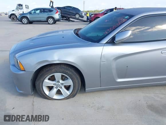 2014 Dodge Charger SE z VIN 2C3CDXBG9EH192983, wystawiony jako IAAI lot #43553133 z przebiegiem 124 512 mil mil oraz . Historia ofert i sprzedaży dostępna na DreamBid. Obrazek 6.