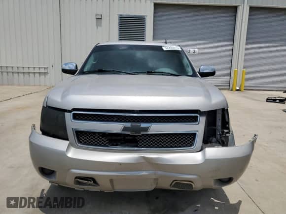 2008 Chevrolet Suburban LTZ with VIN 1GNFC16J38R129579, listed as a Copart auction lot 62200415 with 265,399 mi miles and Salvage title. Bid and sale history available at DreamBid. Image 5.