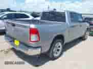 2023 Ram 1500 Big Horn z VIN 1C6RREFG9PN604147, wystawiony jako IAAI lot #42806895 z przebiegiem 32 502 mil mil oraz . Historia ofert i sprzedaży dostępna na DreamBid. Obrazek 4.