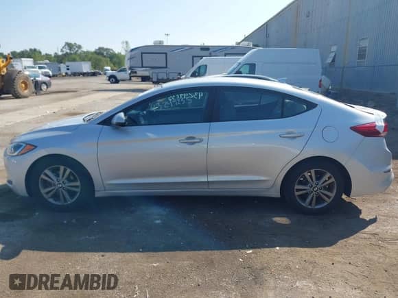 2018 Hyundai Elantra Value Edition с VIN 5NPD84LF7JH256495, выставлен на аукционе IAAI как лот 43249235 с пробегом 107 506 миль миль и . История ставок и продаж доступна на DreamBid. Изображение 14.
