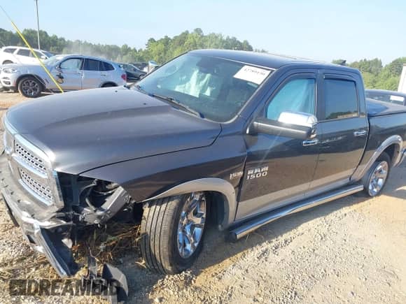 2017 Ram 1500 Laramie z VIN 1C6RR7NT2HS638654, wystawiony jako IAAI lot #42789130 z przebiegiem 165 138 mil mil oraz . Historia ofert i sprzedaży dostępna na DreamBid. Obrazek 17.