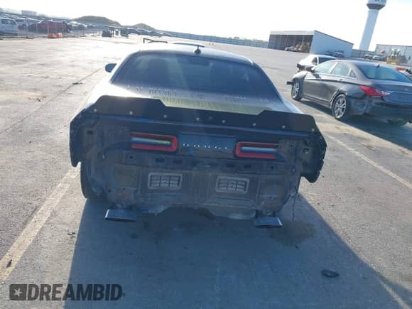 2018 Dodge Challenger R/T Scat Pack with VIN 2C3CDZFJ4JH269383, listed as a IAAI auction lot 42231215 with 106,930 mi miles and . Bid and sale history available at DreamBid. Image 6.