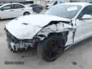 2019 Ford Mustang EcoBoost z VIN 1FA6P8TH2K5192524, wystawiony jako IAAI lot #41882260 z przebiegiem 82 039 mil mil oraz . Historia ofert i sprzedaży dostępna na DreamBid. Obrazek 6.