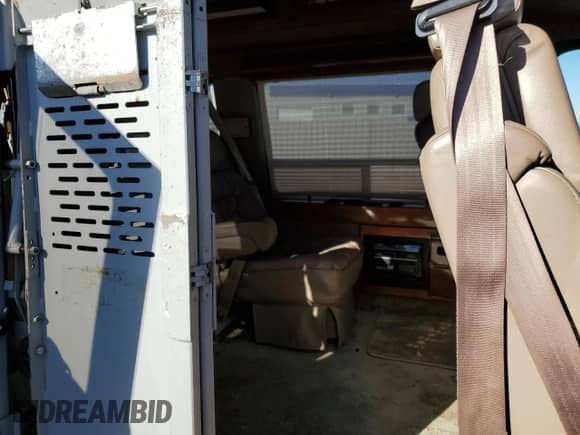 1995 Chevrolet Chevy Van с VIN 1GBEG25K3SF249372, выставлен на аукционе Copart как лот 72284224 с пробегом 72 331 миль миль и Чистый • Clean title. История ставок и продаж доступна на DreamBid. Изображение 11.