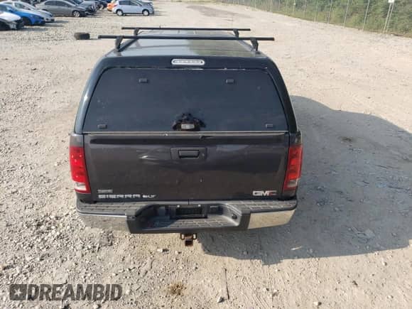 2010 GMC Sierra 1500 SLT z VIN 3GTRKWE37AG135089, wystawiony jako Copart lot #64024005 z przebiegiem 283 231 mil mil oraz Czysty tytuł • Clean title. Historia ofert i sprzedaży dostępna na DreamBid. Obrazek 6.