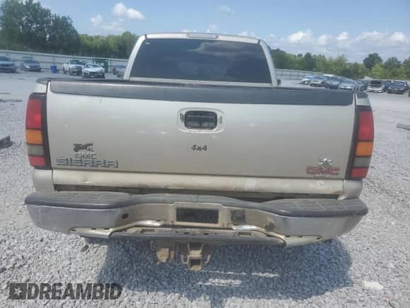 2006 GMC Sierra 1500 SLE1 with VIN 1GTEK19B86Z129666, listed as a Copart auction lot 62762165 with 299,192 mi miles and Salvage title. Bid and sale history available at DreamBid. Image 6.