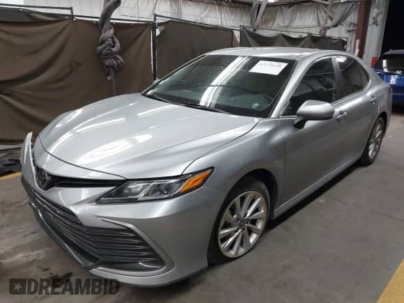 2023 Toyota Camry LE z VIN 4T1C11AK3PU761359, wystawiony jako IAAI lot #43274138 z przebiegiem 42 305 mil mil oraz . Historia ofert i sprzedaży dostępna na DreamBid. Obrazek 2.