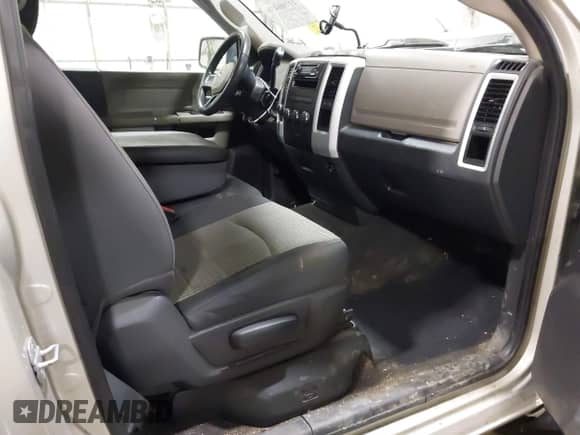 2009 Dodge 1500 ST с VIN 1D3HV16PX9J523877, выставлен на аукционе IAAI как лот 41406439 с пробегом 70 245 миль миль и . История ставок и продаж доступна на DreamBid. Изображение 5.