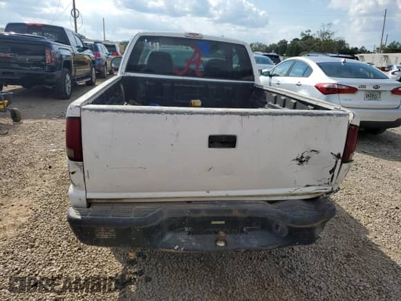 2000 Chevrolet S-10 LS z VIN 1GCCS1942Y8117773, wystawiony jako Copart lot #67828283 z przebiegiem 282 106 mil mil oraz Szkoda całkowita • Salvage title. Historia ofert i sprzedaży dostępna na DreamBid. Obrazek 6.