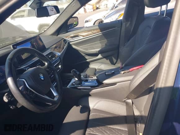 2023 BMW 5 Series 540i z VIN WBA53BJ05PWY03690, wystawiony jako IAAI lot #43131014 z przebiegiem 49 034 mil mil oraz . Historia ofert i sprzedaży dostępna na DreamBid. Obrazek 17.