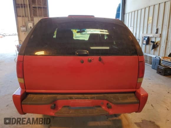 2001 Chevrolet Blazer LS with VIN 1GNCS18W21K251301, listed as a Copart auction lot 88428965 with 166,415 mi miles and Salvage title. Bid and sale history available at DreamBid. Image 6.