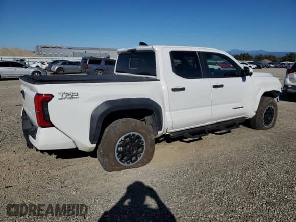 2024 Toyota Tacoma TRD Off Road with VIN 3TMLB5JN8RM013149, listed as a Copart auction lot 82496085 with 21,215 mi miles and Salvage title. Bid and sale history available at DreamBid. Image 3.