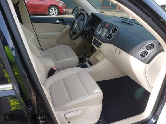 2010 Volkswagen Tiguan S с VIN WVGAV7AX2AW533777, выставлен на аукционе IAAI как лот 42110001 с пробегом 105 710 миль миль и . История ставок и продаж доступна на DreamBid. Изображение 5.